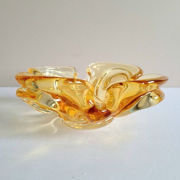 Chalet Canada Amber Yellow Art Glass Flower Organic Shape Bowl. - Picture 2 of 9